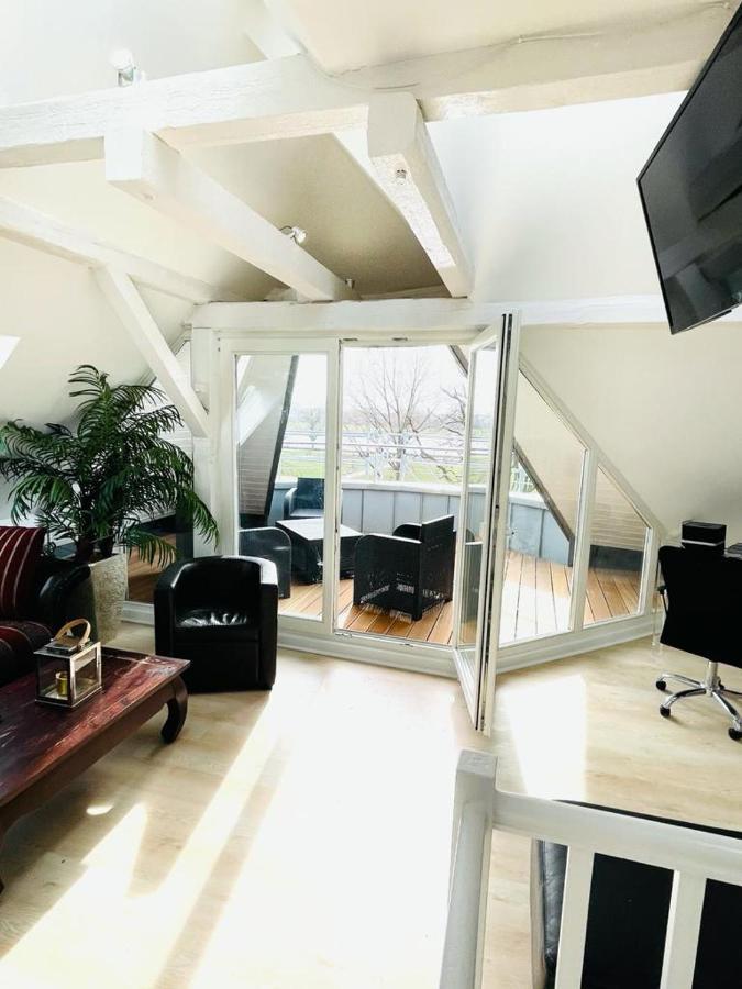 Luxury Rooftop Loft With River View 10Min To City Leilighet Düsseldorf Eksteriør bilde